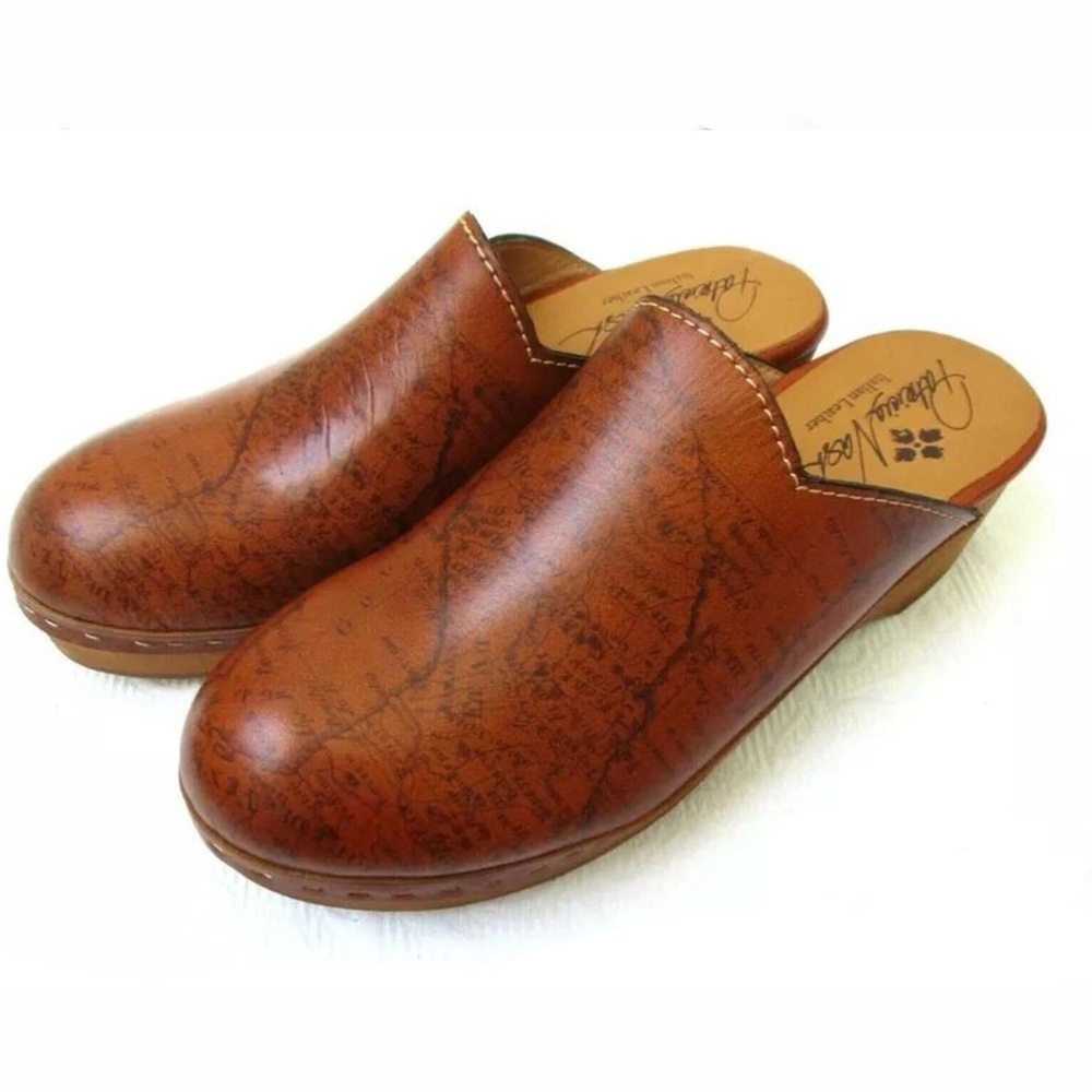 EUC- Patricia Nash ‘Carmine’ Old World Map Heeled Leather Clog
